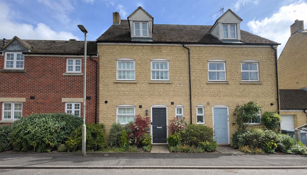 3 bed terraced house for saleAshcombe Crescent, Witney OX28