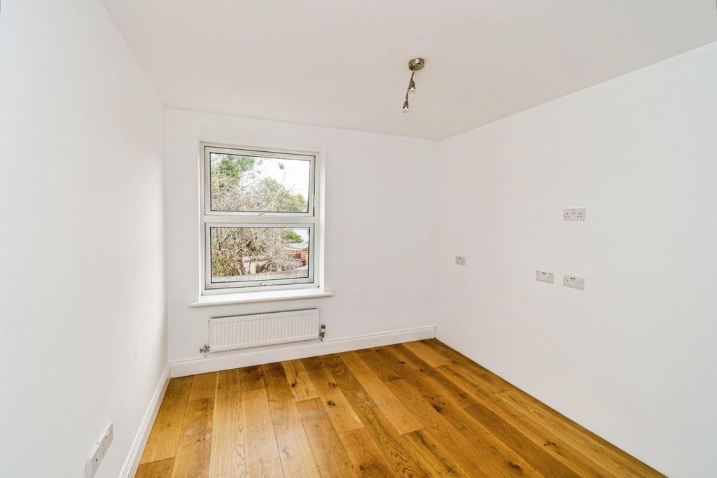 Additional image 8 of 2 bed flat for saleHill Lane, Southampton, Hampshire SO15