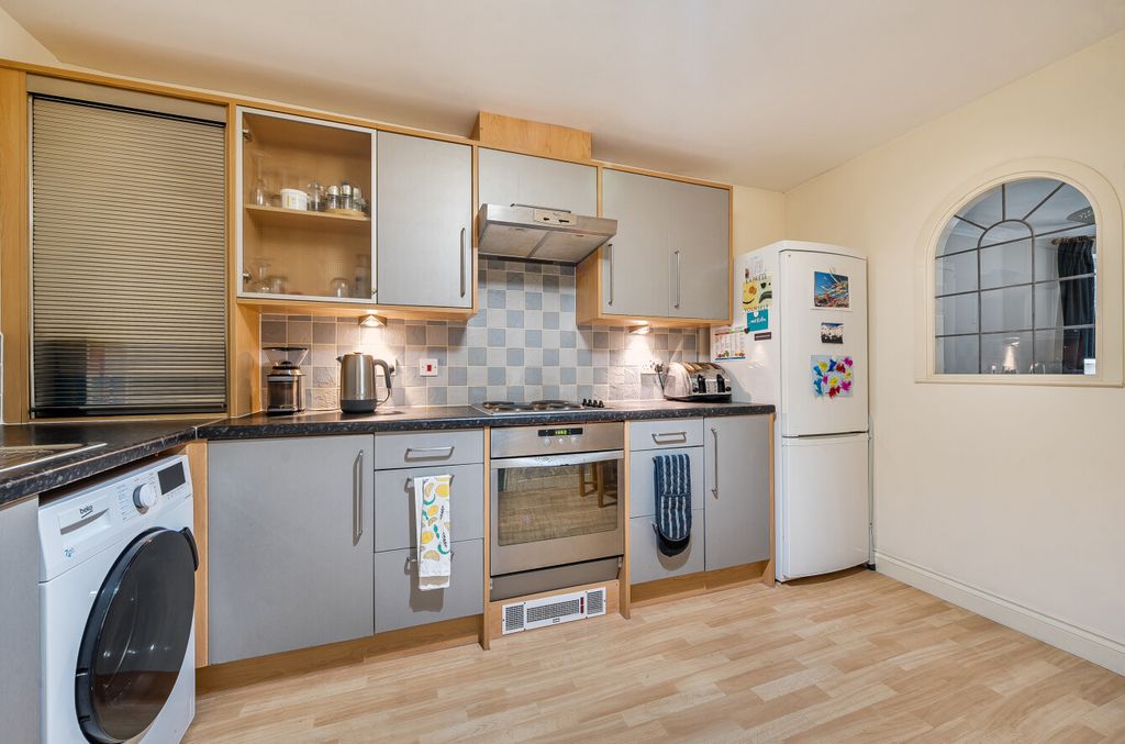 Additional image 6 of 2 bed flat for saleThe Dell, Southampton, Hampshire SO15
