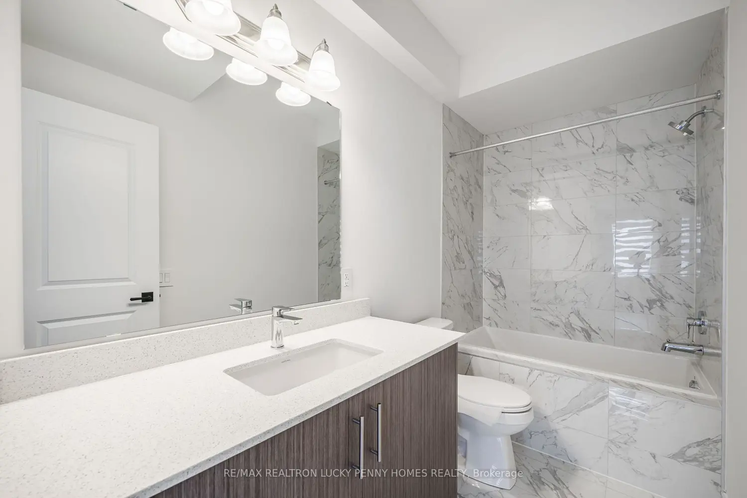 Additional image 16 of 9484 Bayview Avenue