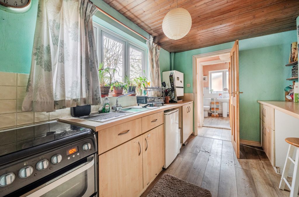 Additional image 7 of 3 bed semi-detached house for saleWescott Road, Wokingham, Berkshire RG40