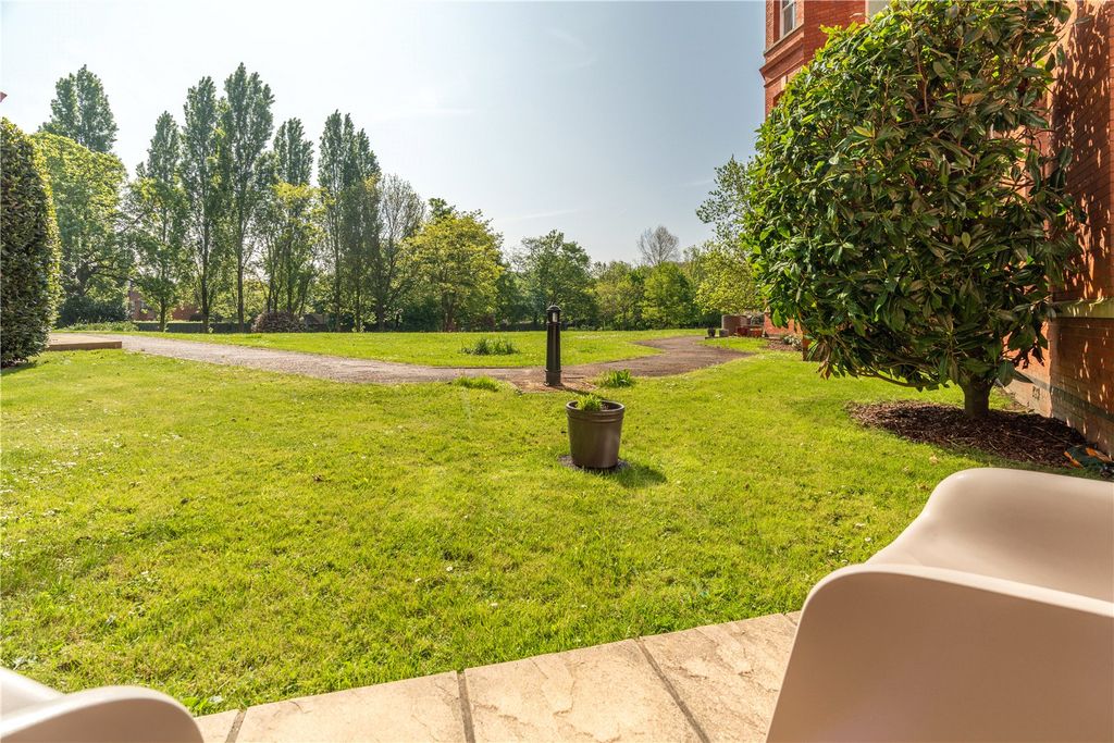 Additional image 7 of 2 bed flat for saleBrandesbury Square, Woodford Green IG8