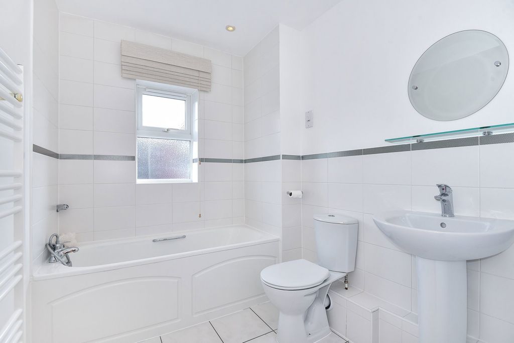 Additional image 7 of 2 bed flat for saleSt. Francis Close, Crowthorne, Berkshire RG45