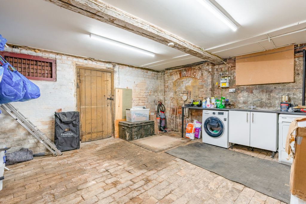 Additional image 33 of 4 bed semi-detached house for saleHeron Lodge, London Road, Worcester WR5