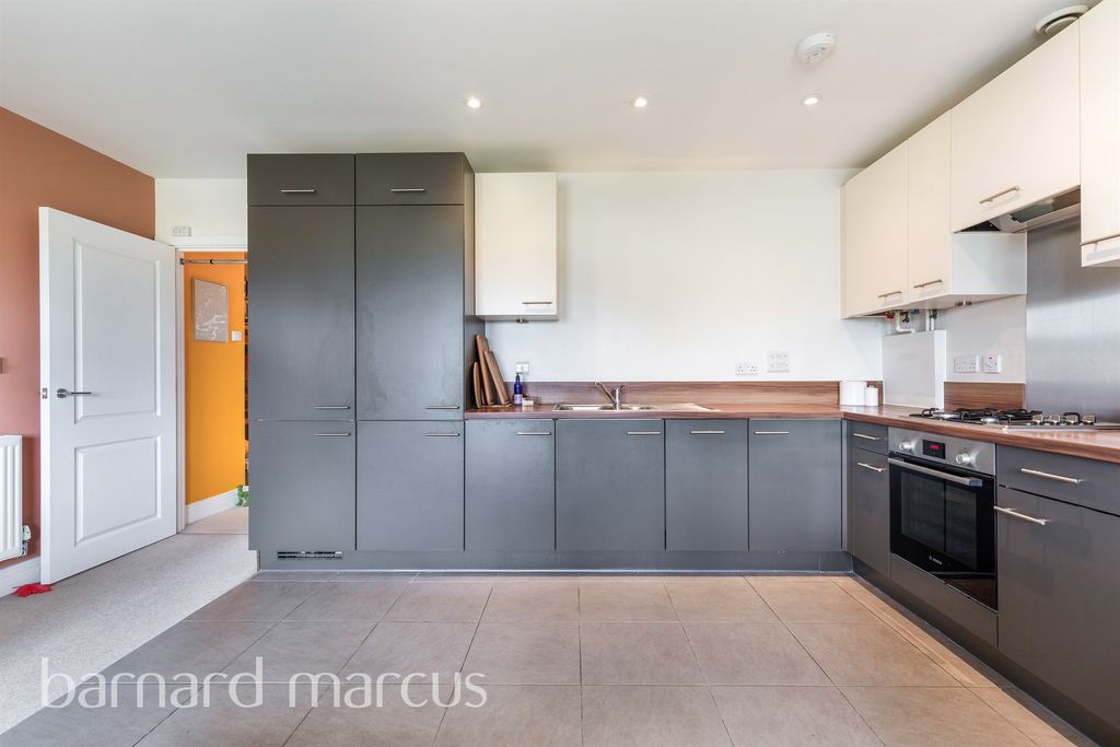 Additional image 4 of 2 bed flat for salePondside Avenue, Worcester Park KT4