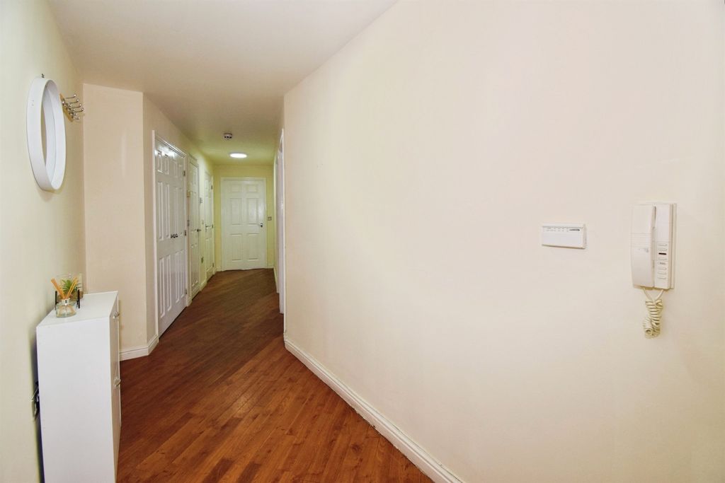 2 bed flat for saleHoneywell Close, Oadby, Leicester LE2 photo 5