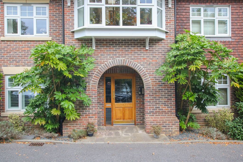 Additional image 2 of 2 bed flat for saleRectory Road, Wokingham RG40