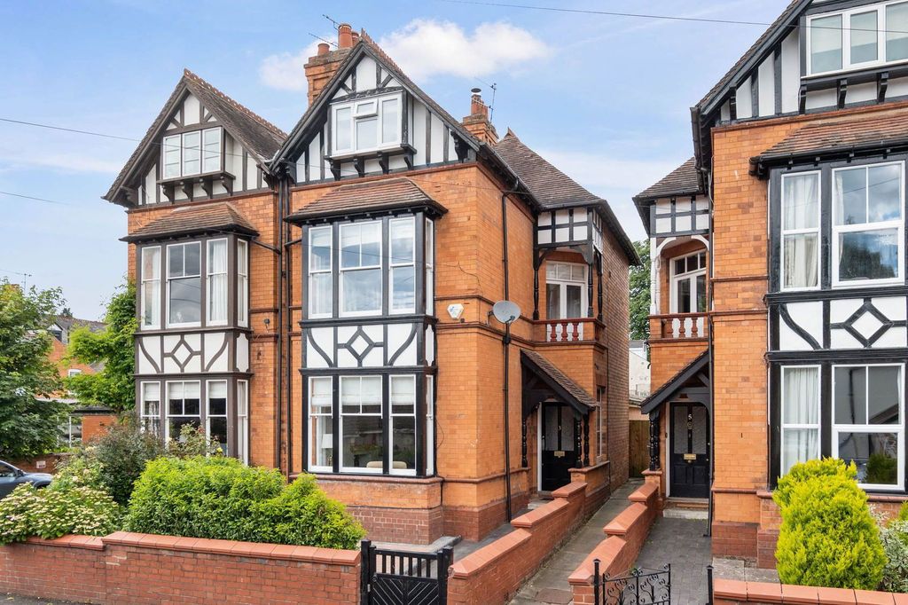5 bed semi-detached house for sale3 Sunnyside Road, Barbourne, Worcester. WR1