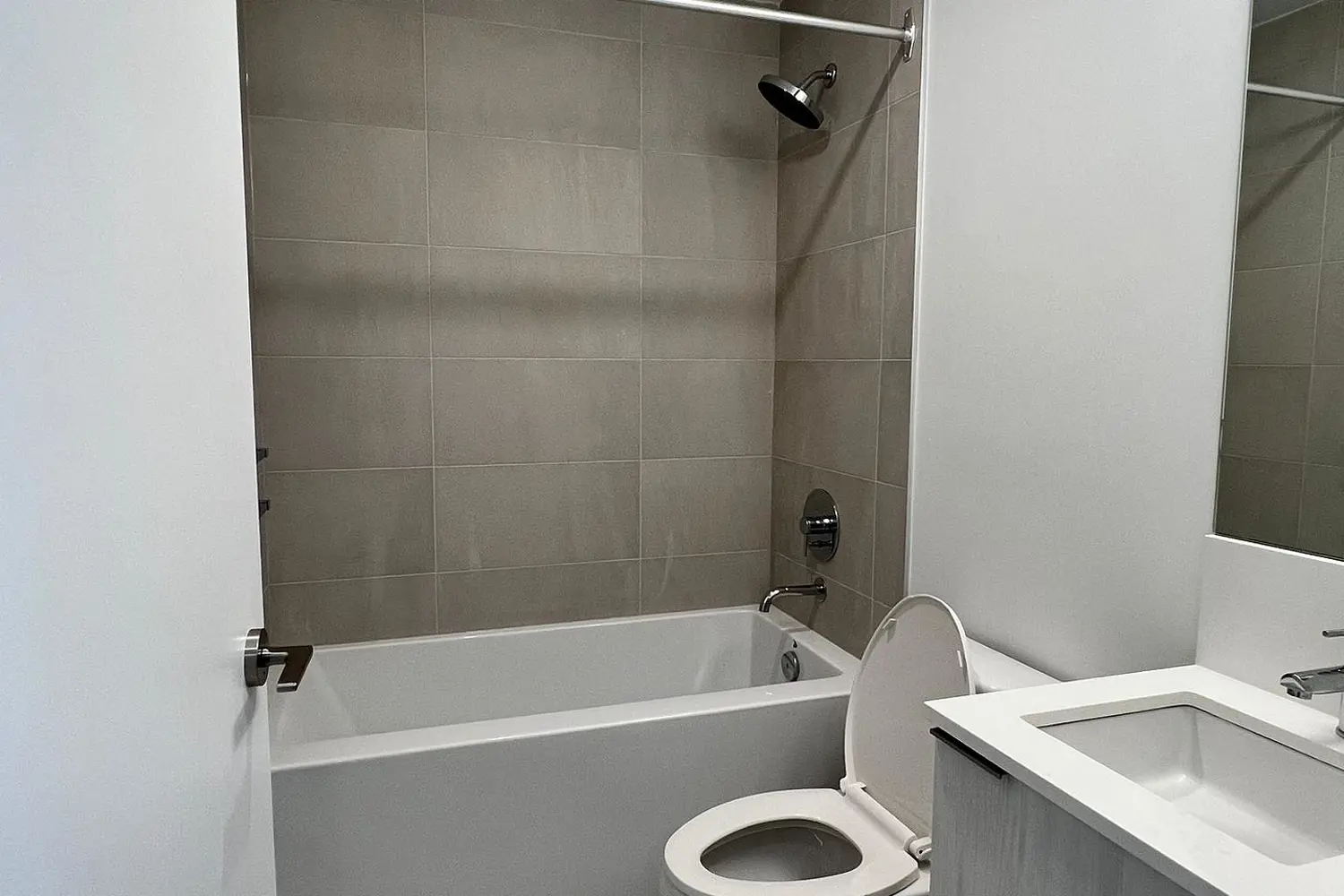 Additional image 4 of 1000 Portage Parkway 305