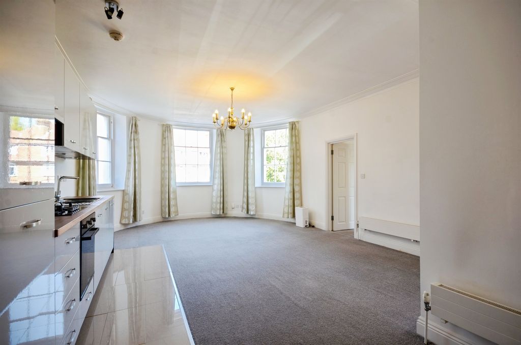 Additional image 4 of 2 bed flat for saleGrosvenor Square, Southampton SO15