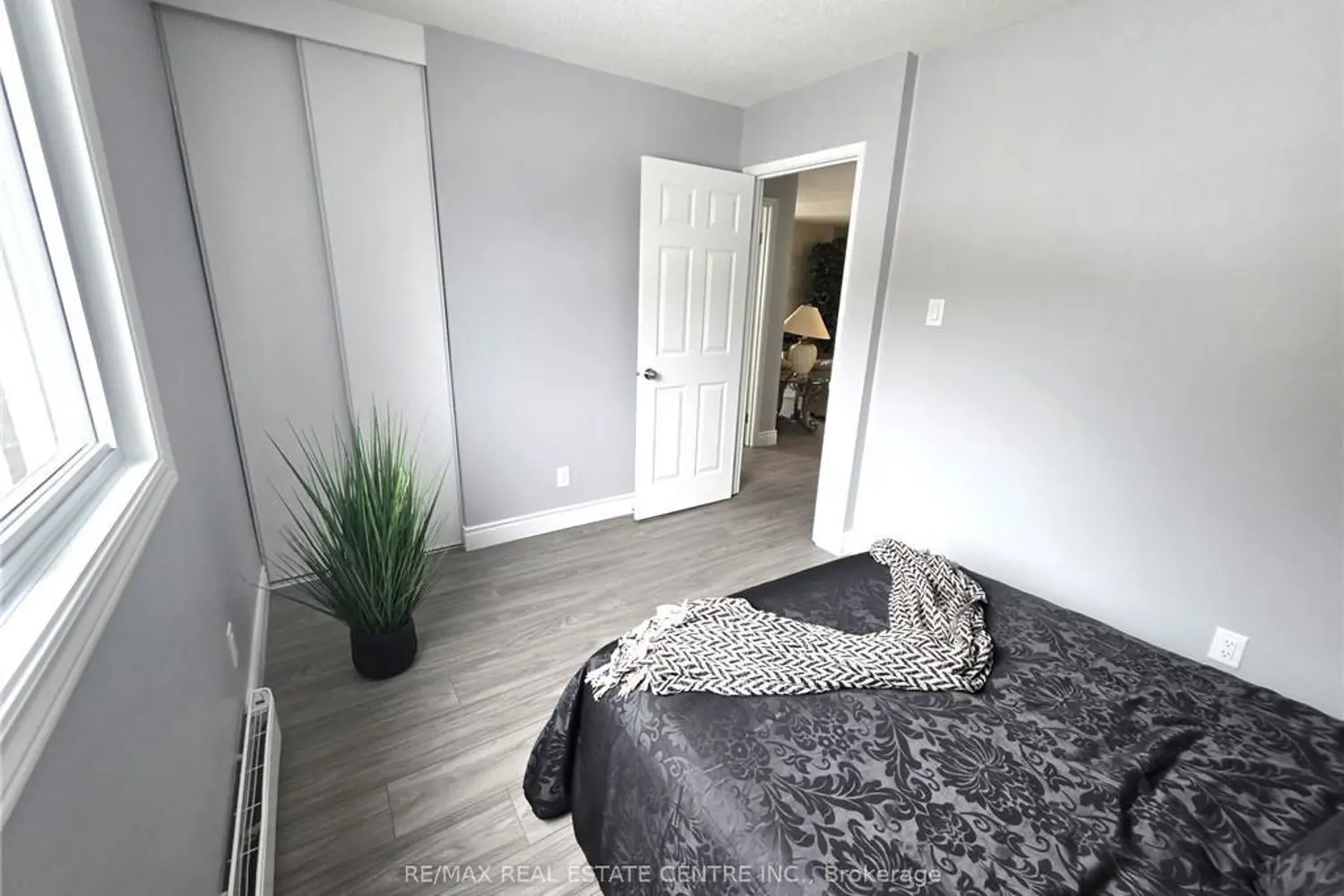 Additional image 18 of 565 Greenfield Avenue 106