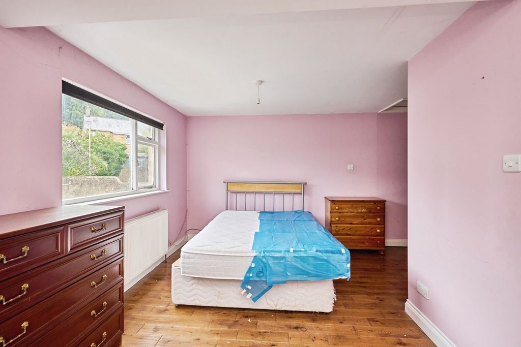 Additional image 9 of 6 bed semi-detached house for saleCastle Road, Newport, Isle Of Wight PO30