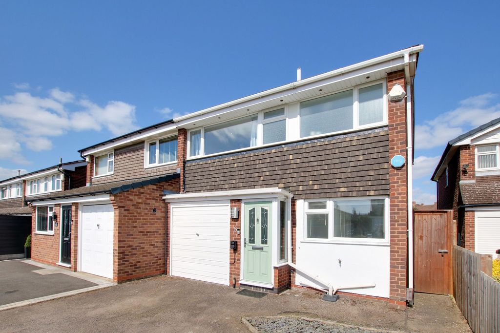 3 bed semi-detached house for saleCallan Close, Narborough LE19