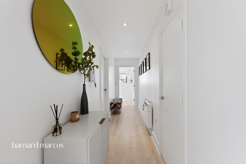 Additional image 12 of 2 bed flat for saleBeaumont Drive, Worcester Park KT4