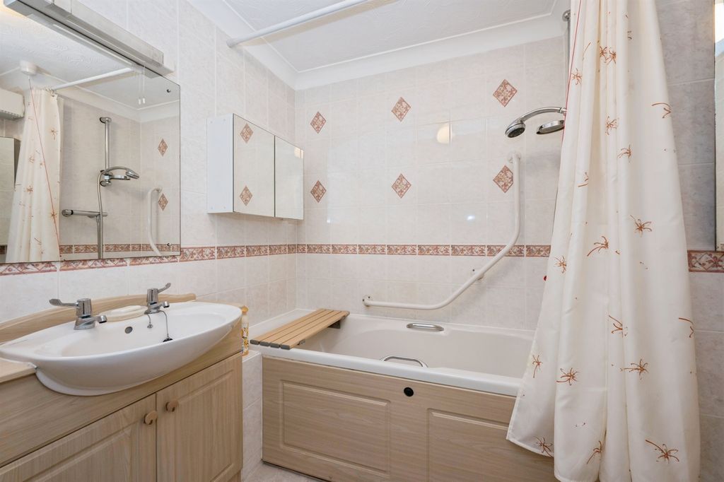 Additional image 4 of 1 bed flat for saleOakley Road, Southampton SO16
