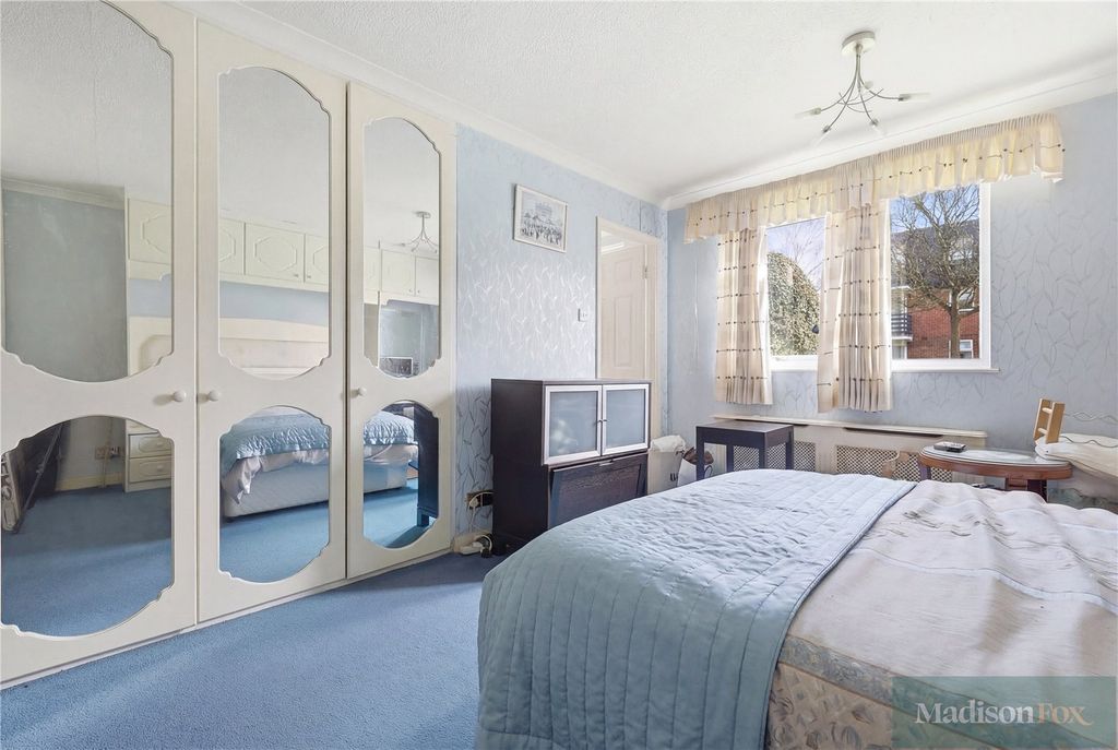 Additional image 8 of 3 bed flat for saleParkmore Close, Woodford Green IG8