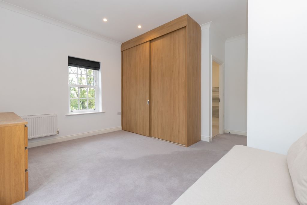 Additional image 8 of 2 bed flat for saleButtercross Lane, Witney OX28
