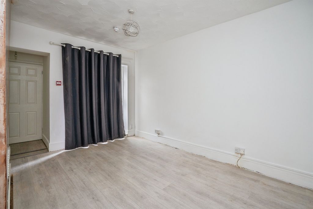 Additional image 2 of 1 bed flat for salePowerscourt Road, Portsmouth PO2