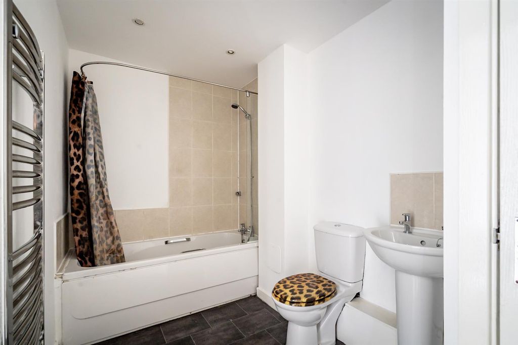 Additional image 9 of 2 bed flat for saleDennison Street, York YO31