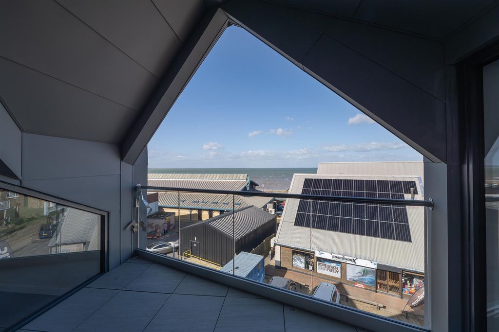 Additional image 5 of 2 bed flat for saleBeach Walk, Whitstable CT5