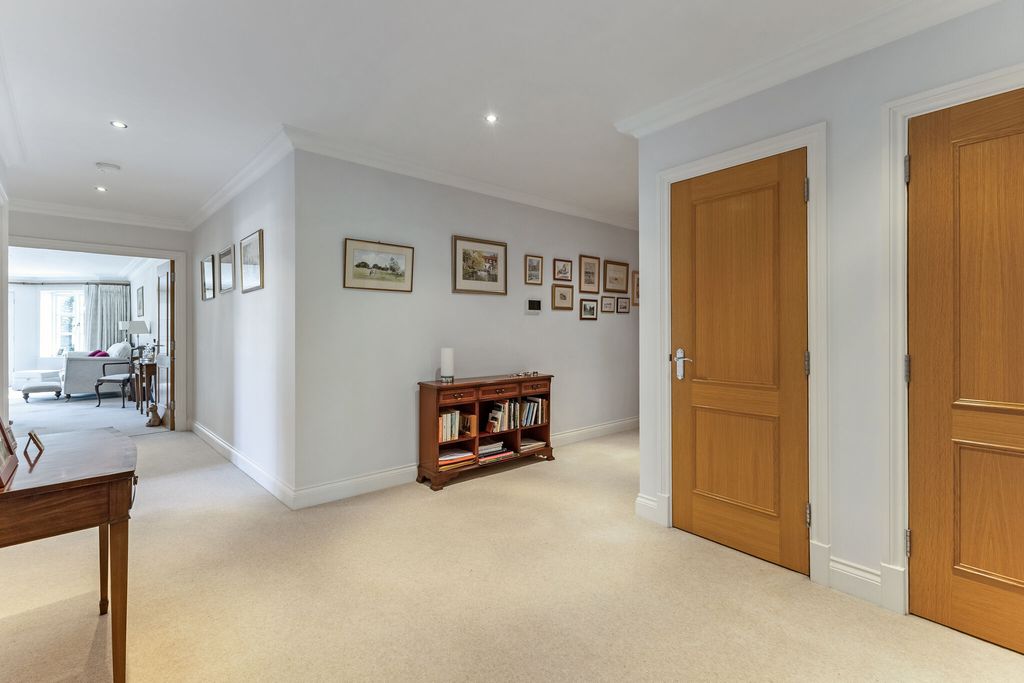 Additional image 3 of 2 bed flat for saleCross Road, Ascot SL5
