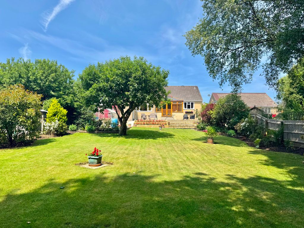 3 bed bungalow for saleBrookside, Gillingham SP8