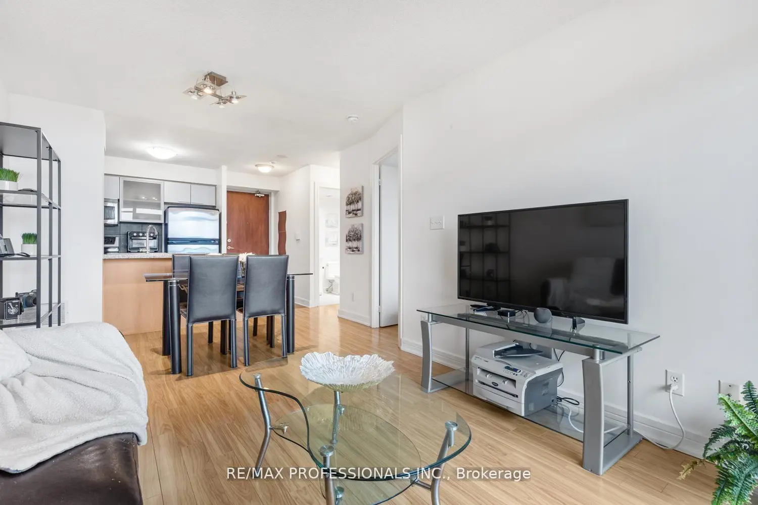 Additional image 14 of 18 Harrison Garden Boulevard 706