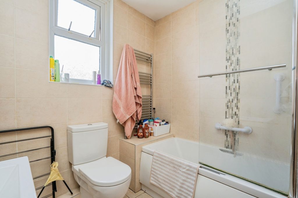 Additional image 16 of 2 bed property for saleGladys Avenue, Portsmouth, Hampshire PO2