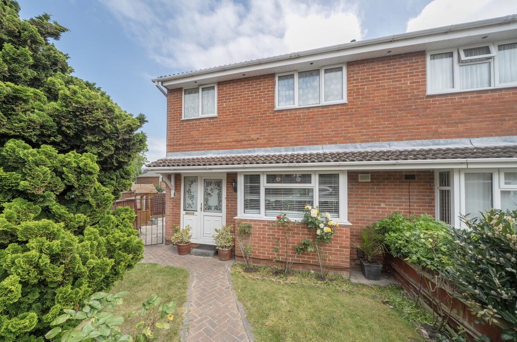 3 bed semi-detached house for saleRegents Park Gardens, Regents Park, Southampton, Hampshire SO15