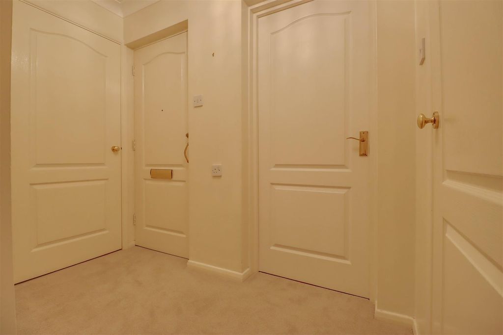 Additional image 8 of 2 bed flat for saleStilemans, Wickford SS11
