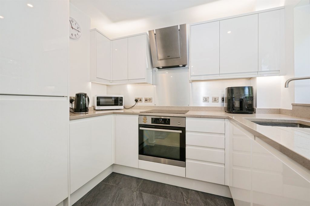 Additional image 5 of 1 bed flat for saleBrunel Road, Southampton SO15