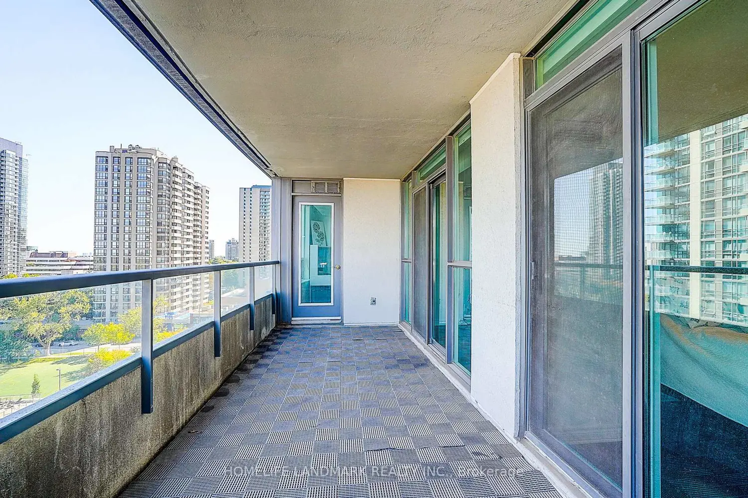 Additional image 19 of 23 Hollywood Avenue 1107