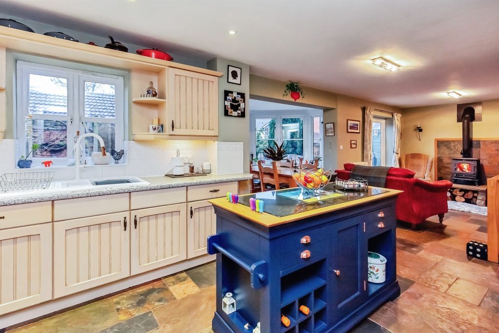 Additional image 5 of 6 bed detached house for saleGlover Court, Middleton, Market Harborough LE16