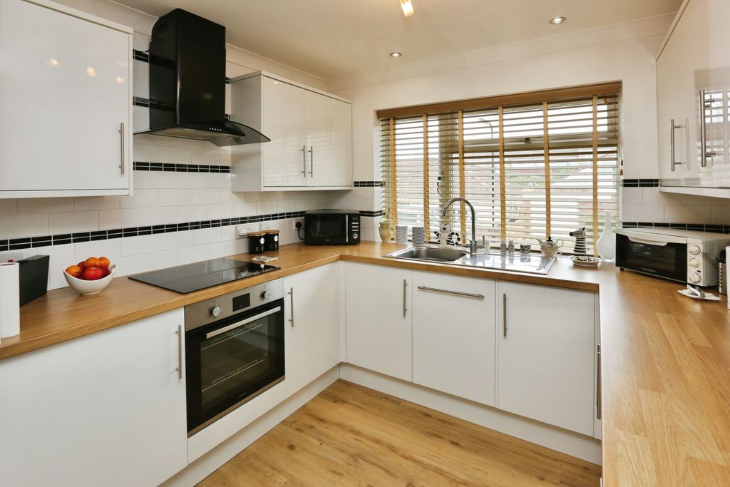 Additional image 3 of 3 bed detached bungalow for saleFirtree Way, Southampton SO19
