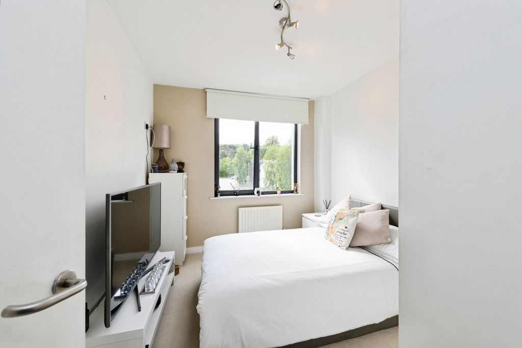 Additional image 14 of 2 bed flat for saleGodstone Road, Whyteleafe CR3