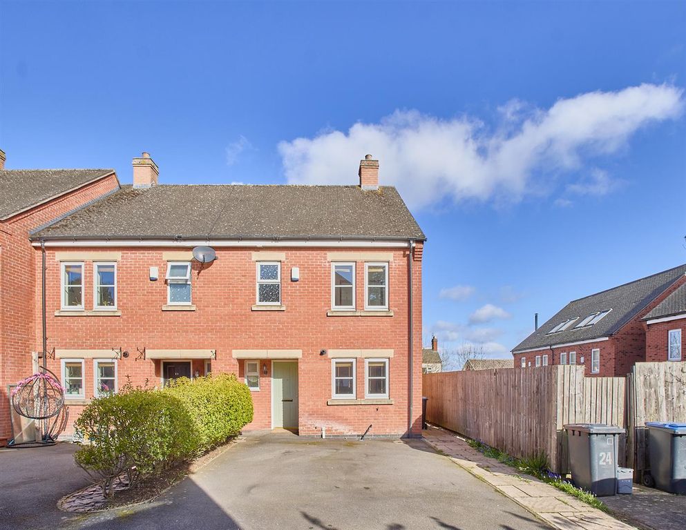 3 bed town house for saleBird Close, Earl Shilton LE9