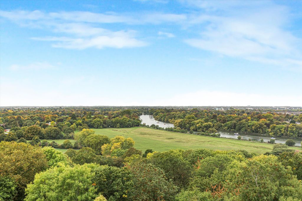 Additional image 3 of 3 bed flat for saleRichmond Hill, Richmond TW10