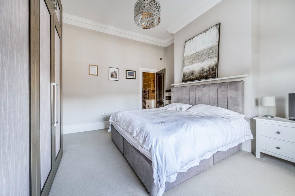 Additional image 7 of 3 bed flat for saleGrove Road, Windsor SL4