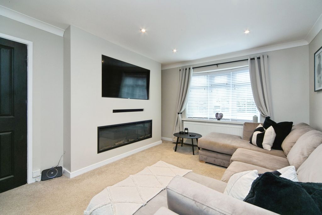 3 bed end terrace house for saleAllt Dewi, Bangor, Gwynedd LL57