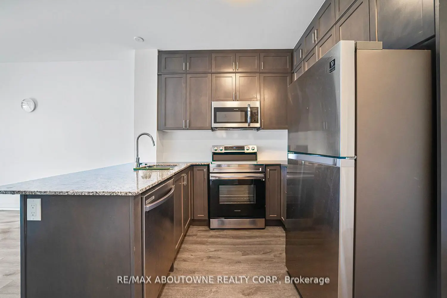 Additional image 4 of 95 Dundas Street 004