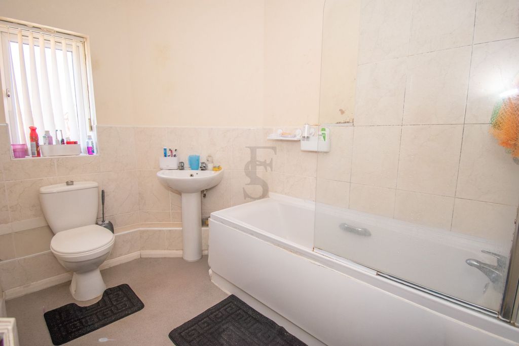 Additional image 8 of 2 bed flat for saleSwinton Close, Hamilton LE5