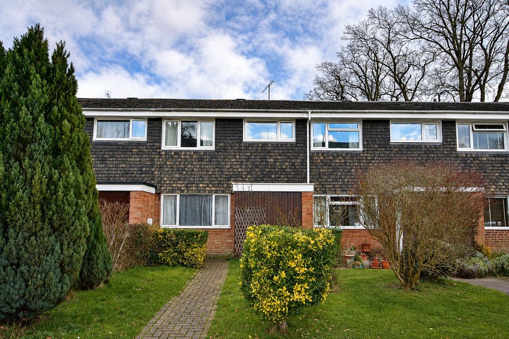 3 bed terraced house for saleFircroft Close, Woking, Surrey GU22