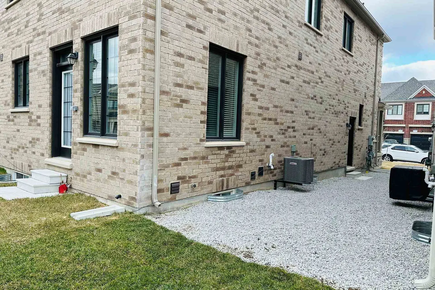 Additional image 4 of 441 Bergamot Avenue
