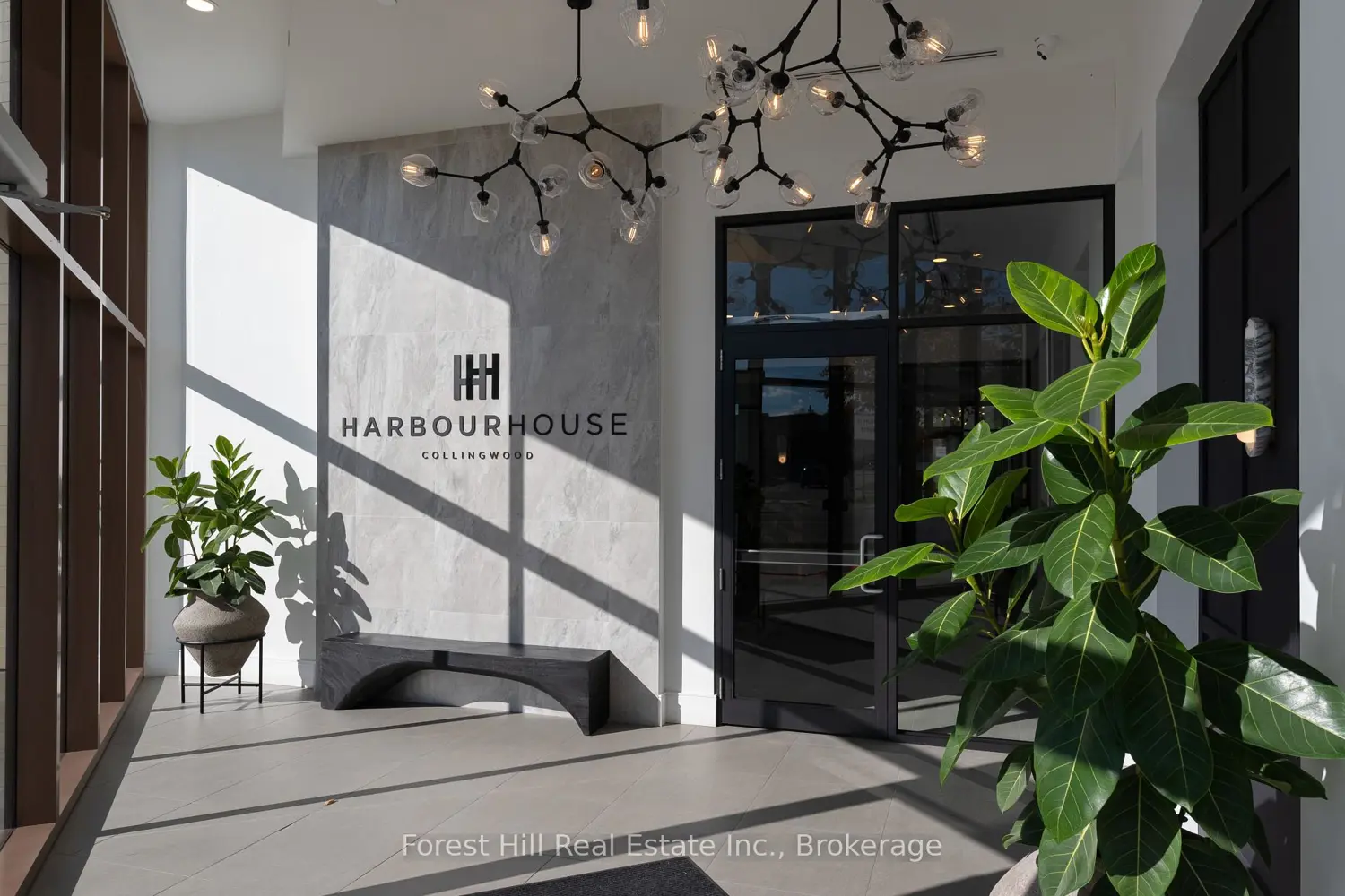 31 Huron Street 326