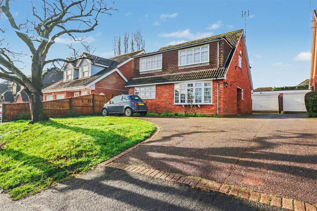 4 bed detached house for saleSwan Lane, Wickford SS11