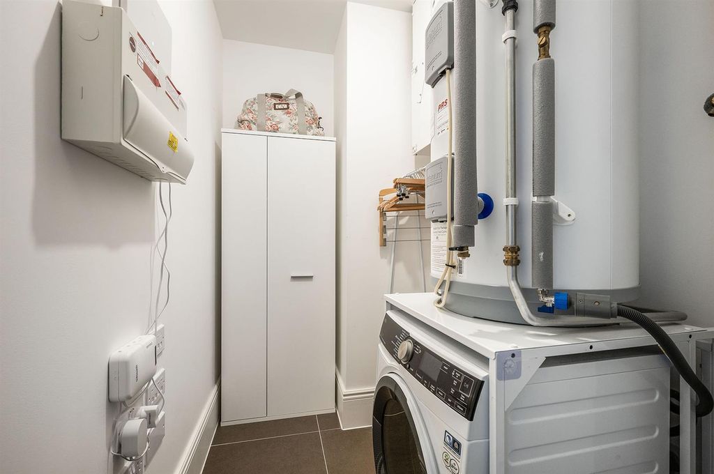 Additional image 19 of 2 bed flat for saleFellowes Rise, Winchester SO22