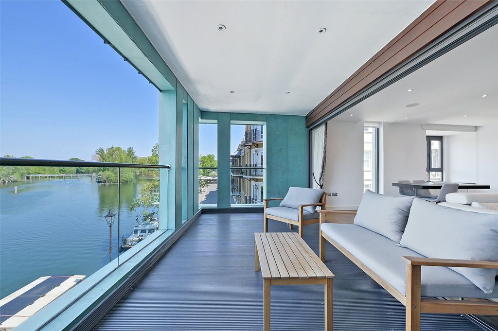 Additional image 6 of 2 bed flat for saleFarm Yard, Windsor, Berkshire SL4