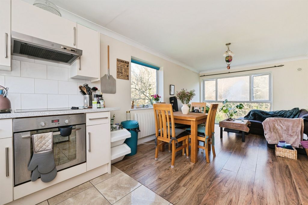 Additional image 6 of 2 bed flat for saleLawrence Grove, Southampton SO19