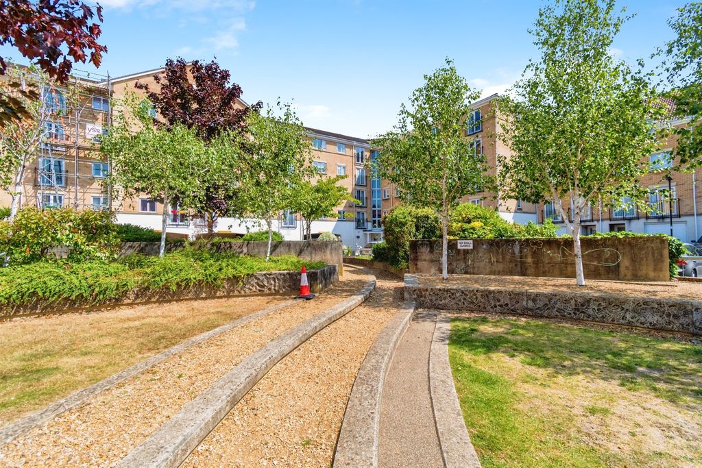 Additional image 14 of 2 bed flat for saleThe Dell, Southampton SO15