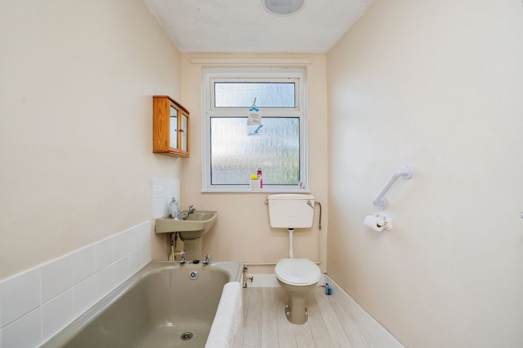 Additional image 13 of 1 bed flat for saleLondon Road, Portsmouth, Hampshire PO2